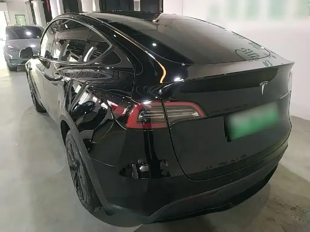 Tesla Model Y — фото 8