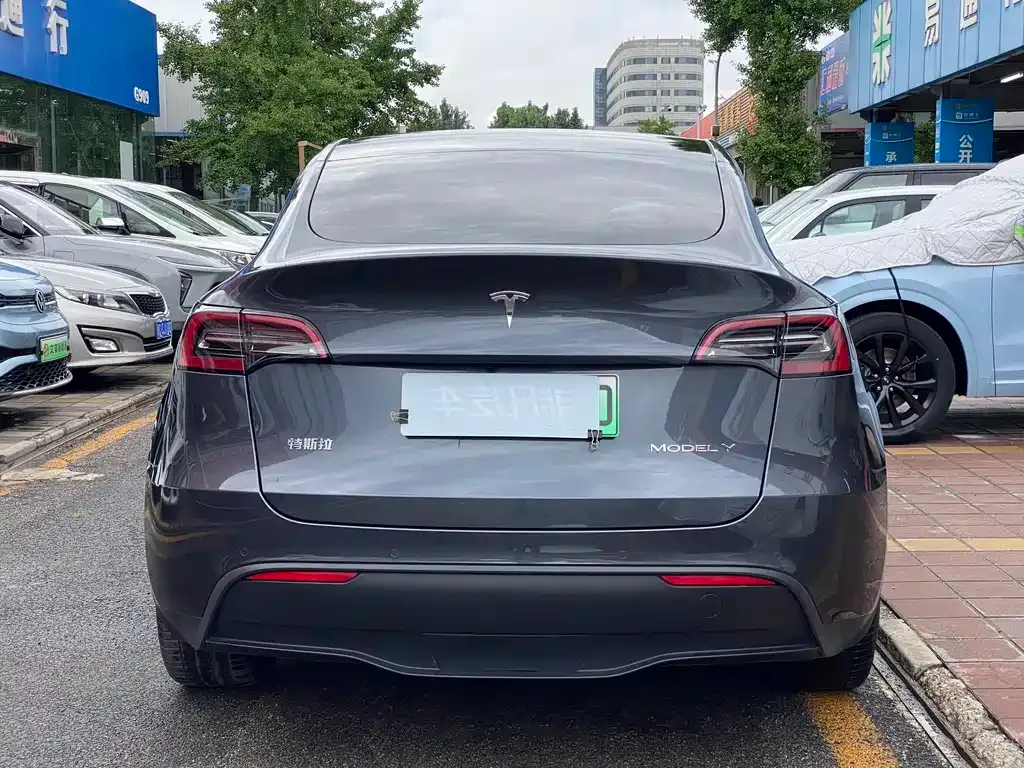 Tesla Model Y — фото 8