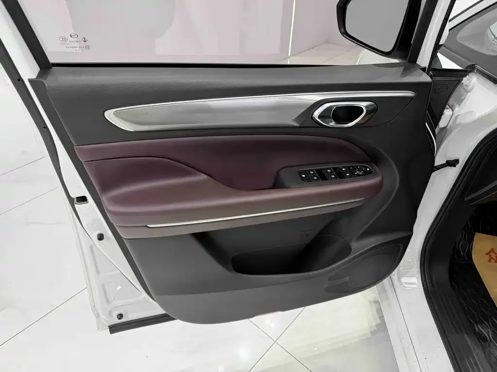 GAC Motor Trumpchi M6 — фото 6