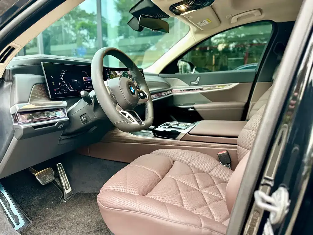 BMW 7 Series — фото 6