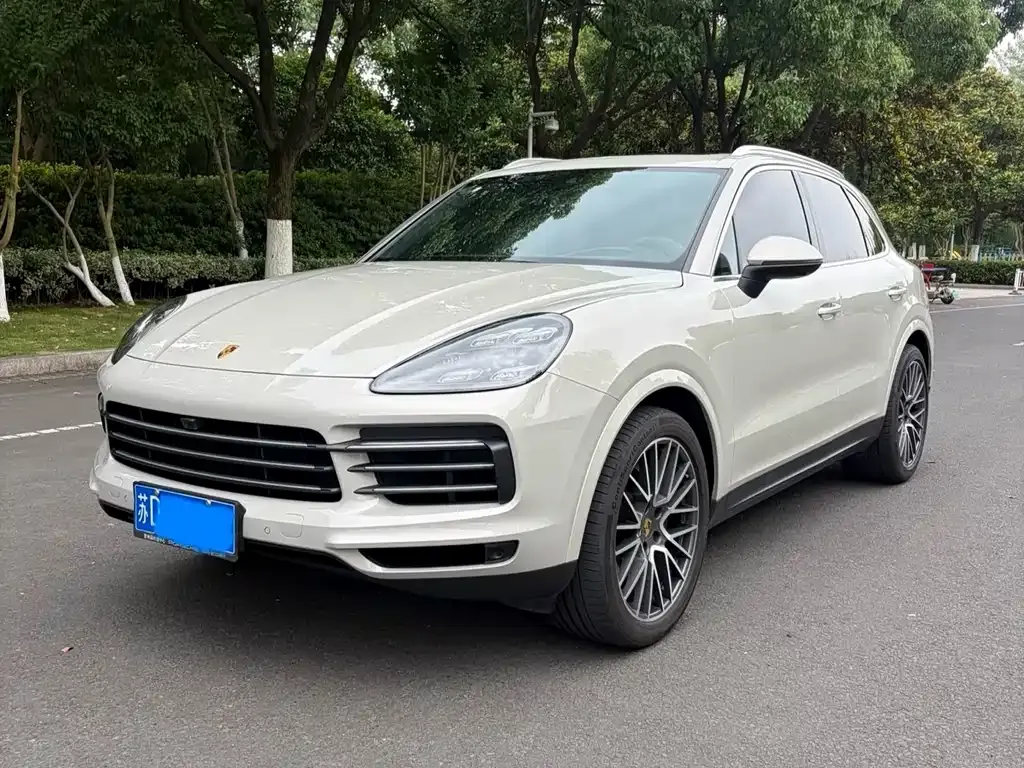 Porsche Cayenne — фото 1