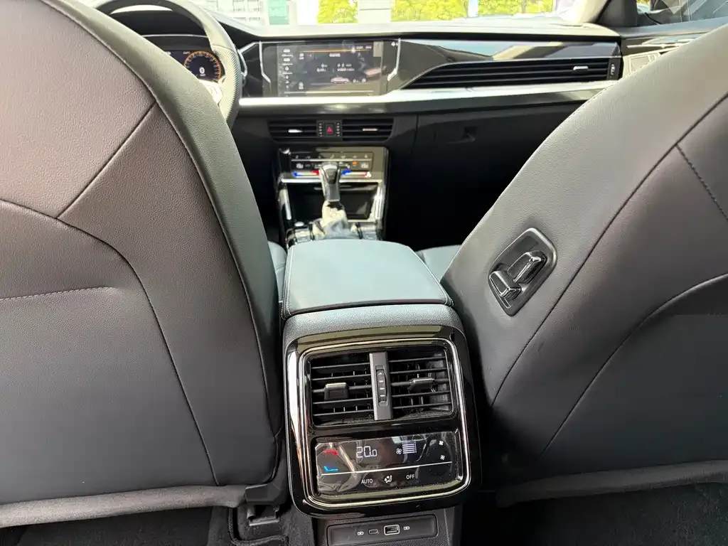Volkswagen Passat — фото 6