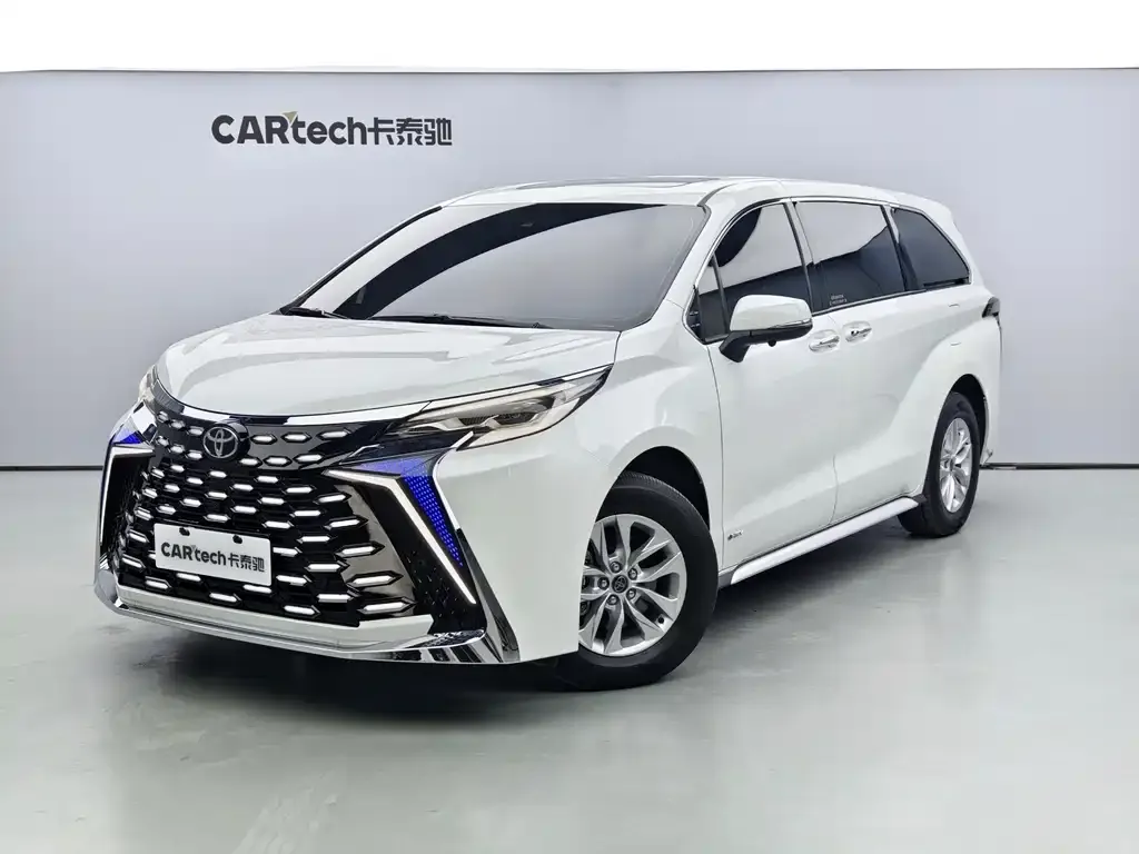 Toyota Sienna — фото 1