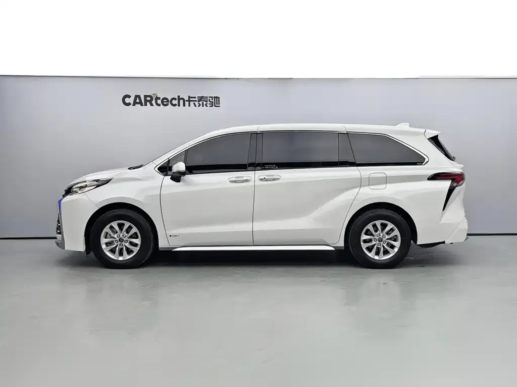 Toyota Sienna — фото 6