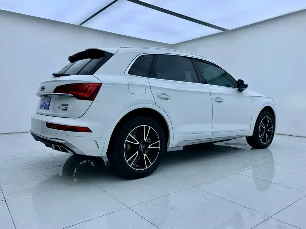 Audi Q5L — фото 10