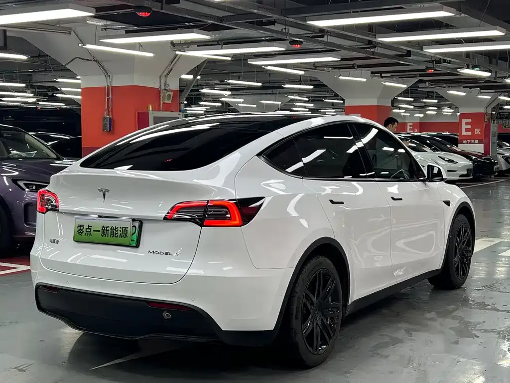 Tesla Model Y — фото 6