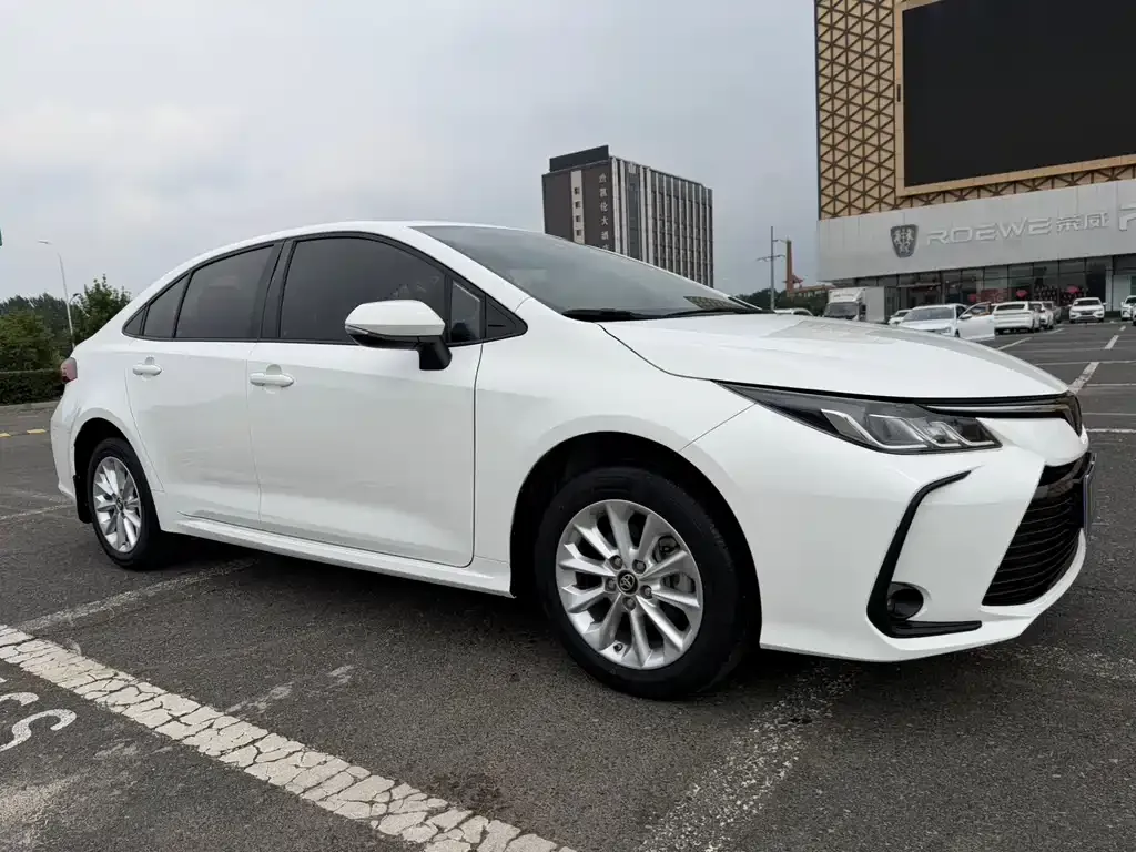 Toyota Corolla — фото 7