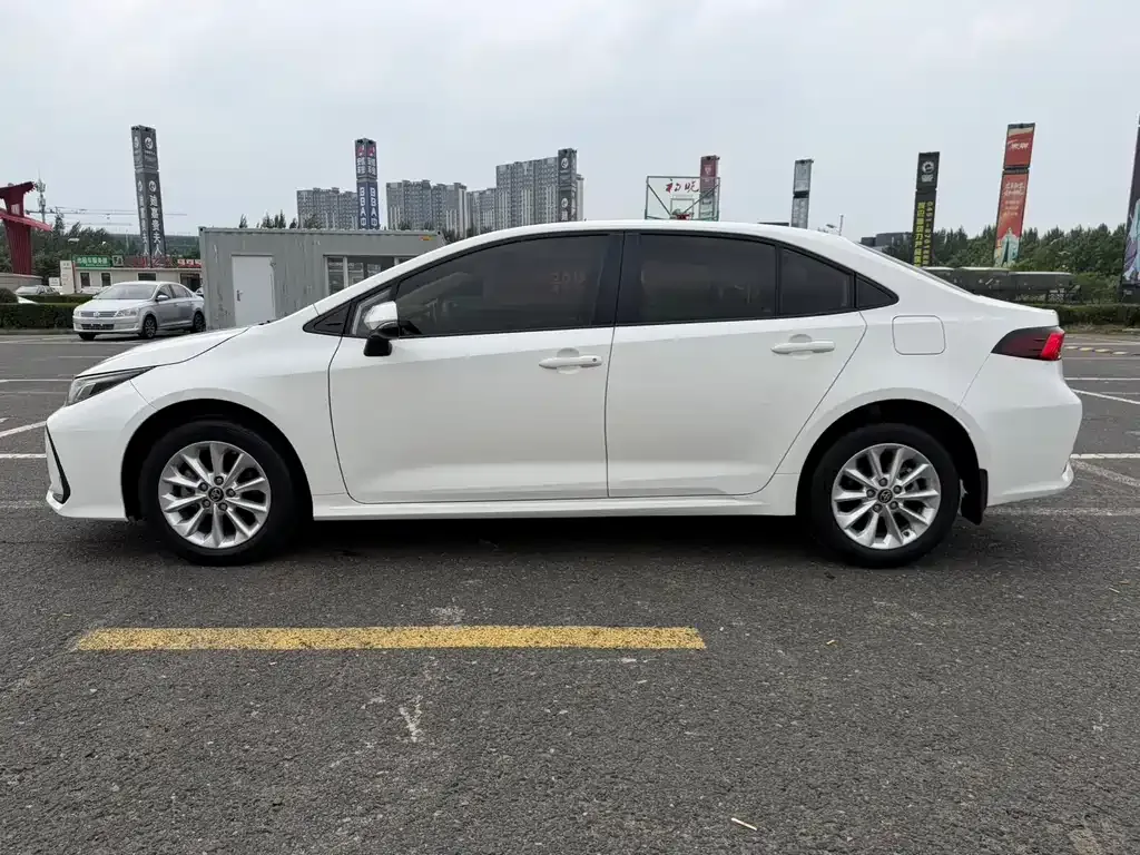 Toyota Corolla — фото 8