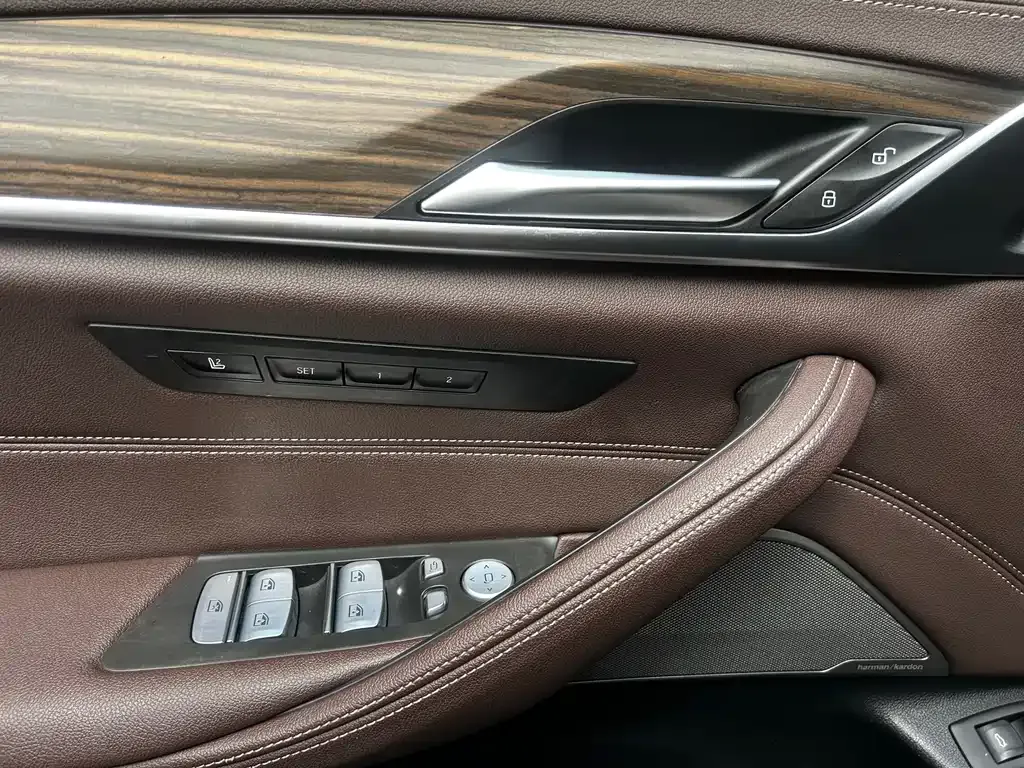 BMW 5 Series — фото 10