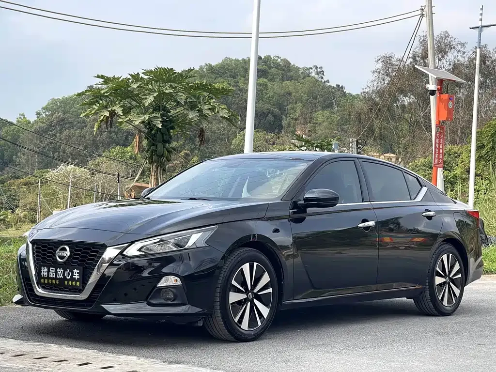 Nissan Teana — фото 1