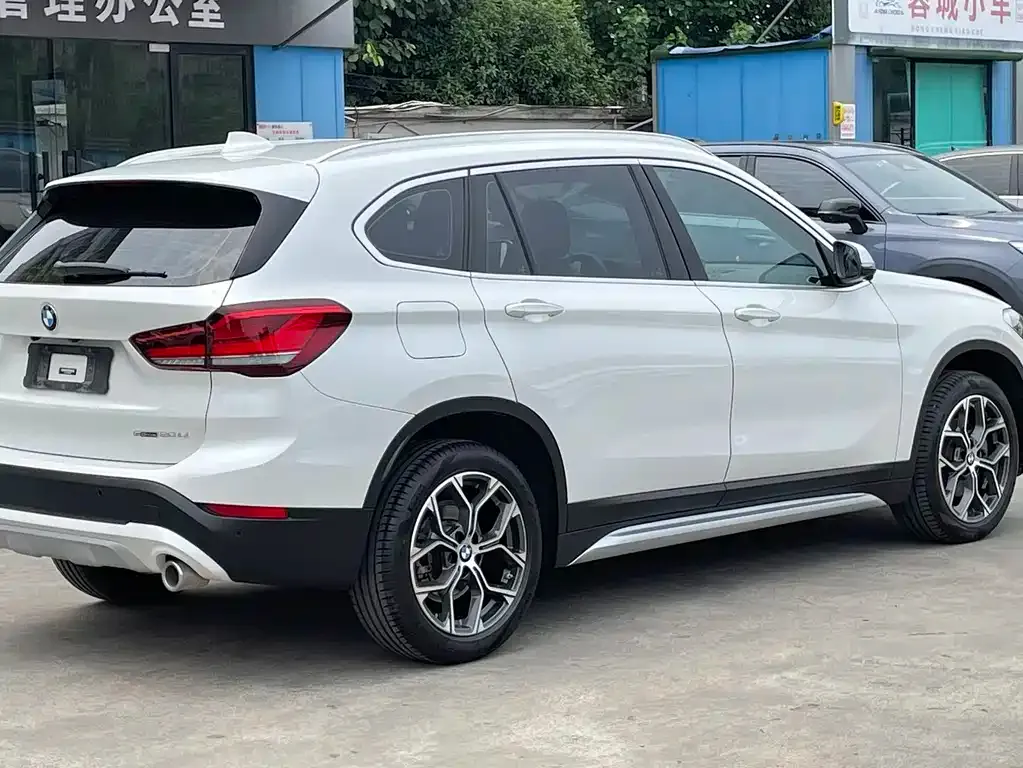BMW X1 — фото 5