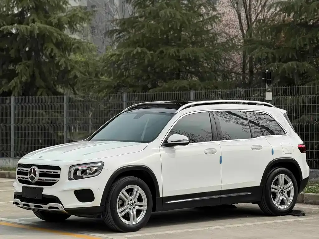 Mercedes-Benz GLB — фото 1