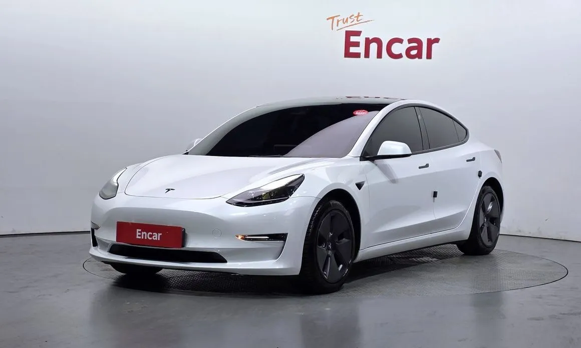 Tesla Model 3 — фото 1