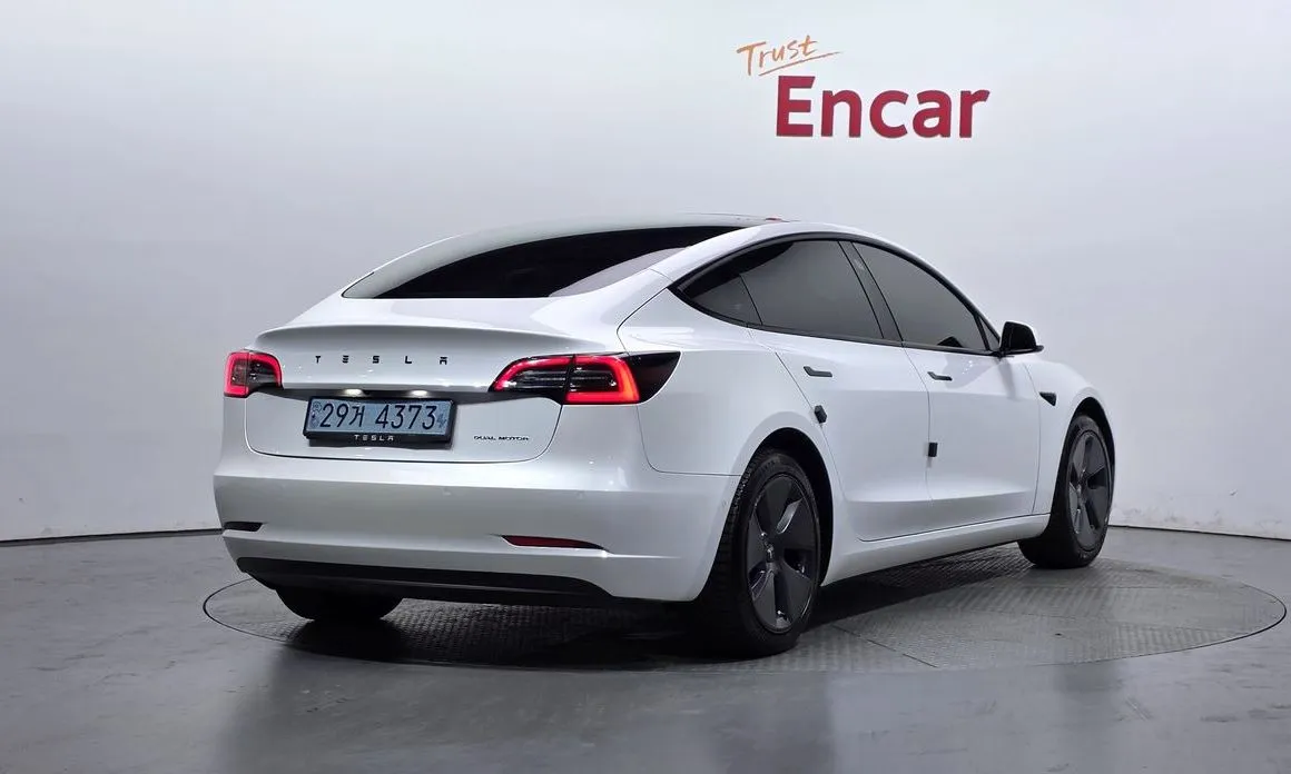 Tesla Model 3 — фото 4