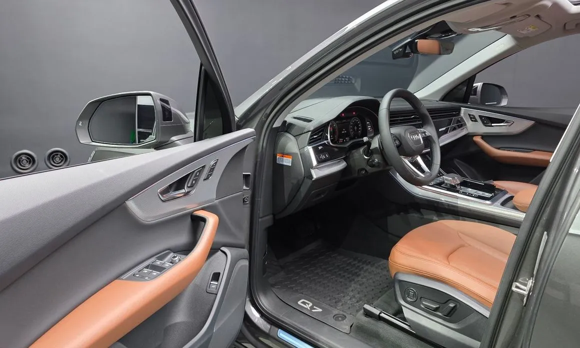 Audi Q7 2023 из KR, фото 10