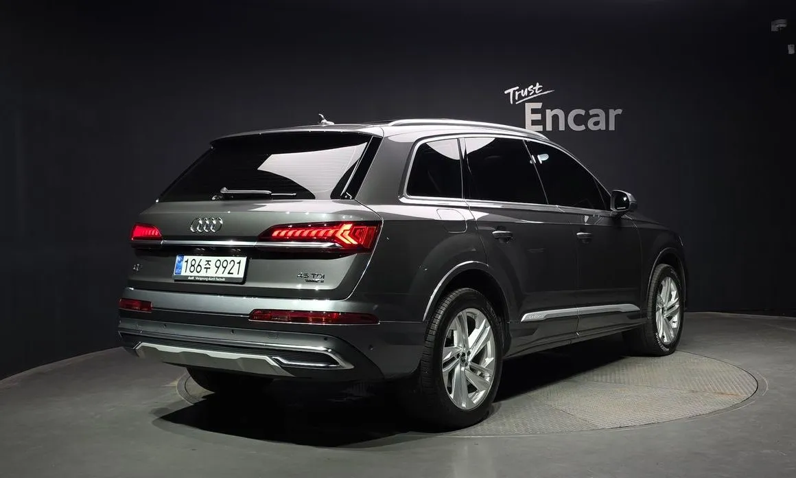 Audi Q7 2023 из KR, фото 2