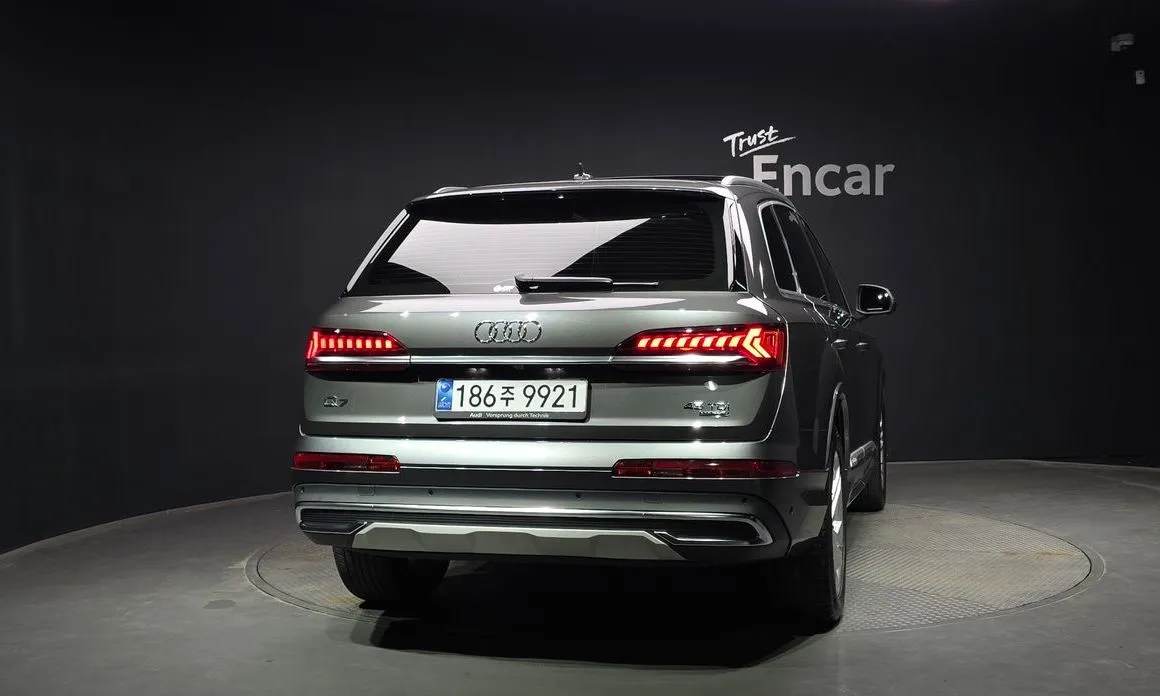 Audi Q7 2023 из KR, фото 4