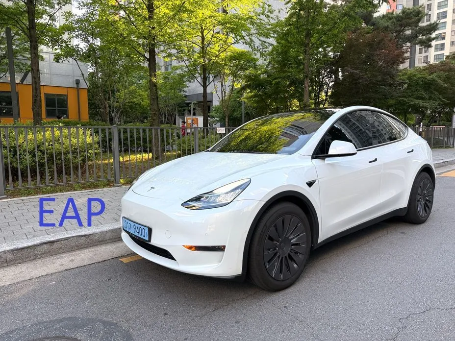 Tesla Model Y Long Range AWD 1