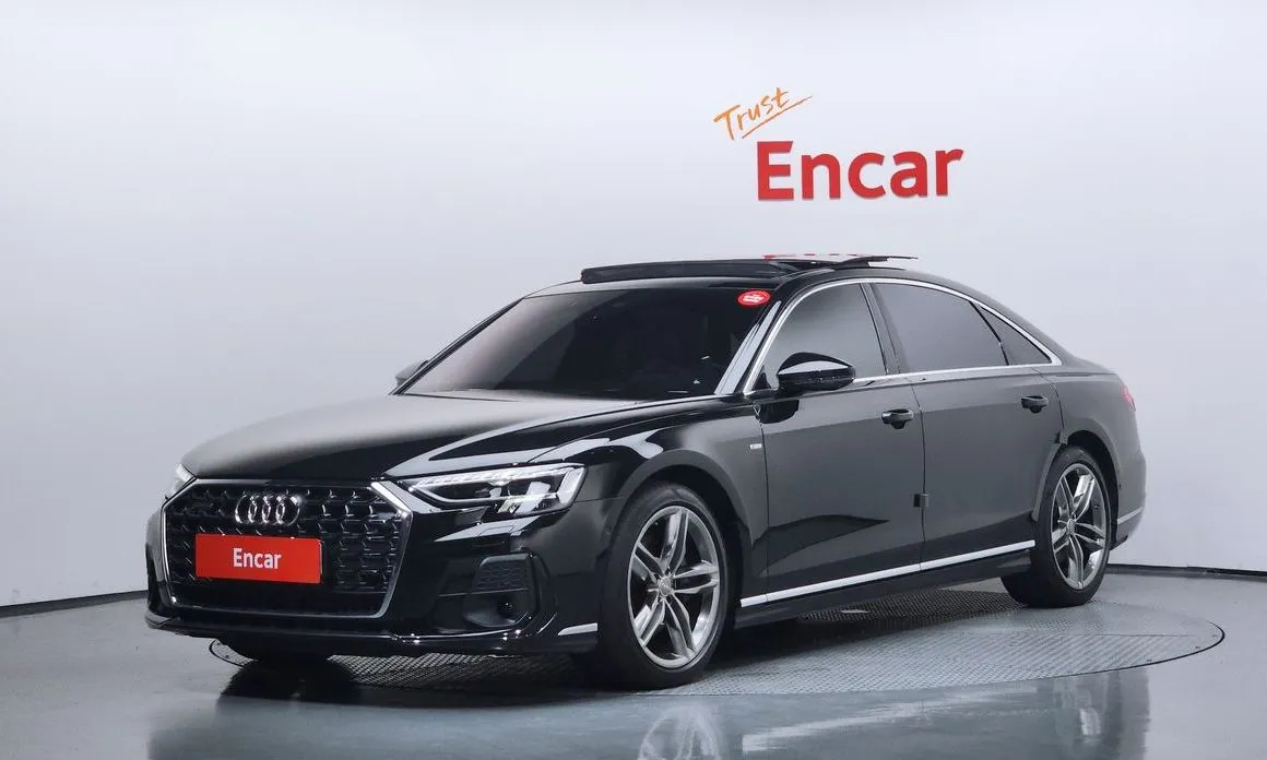Audi A8 — фото 1