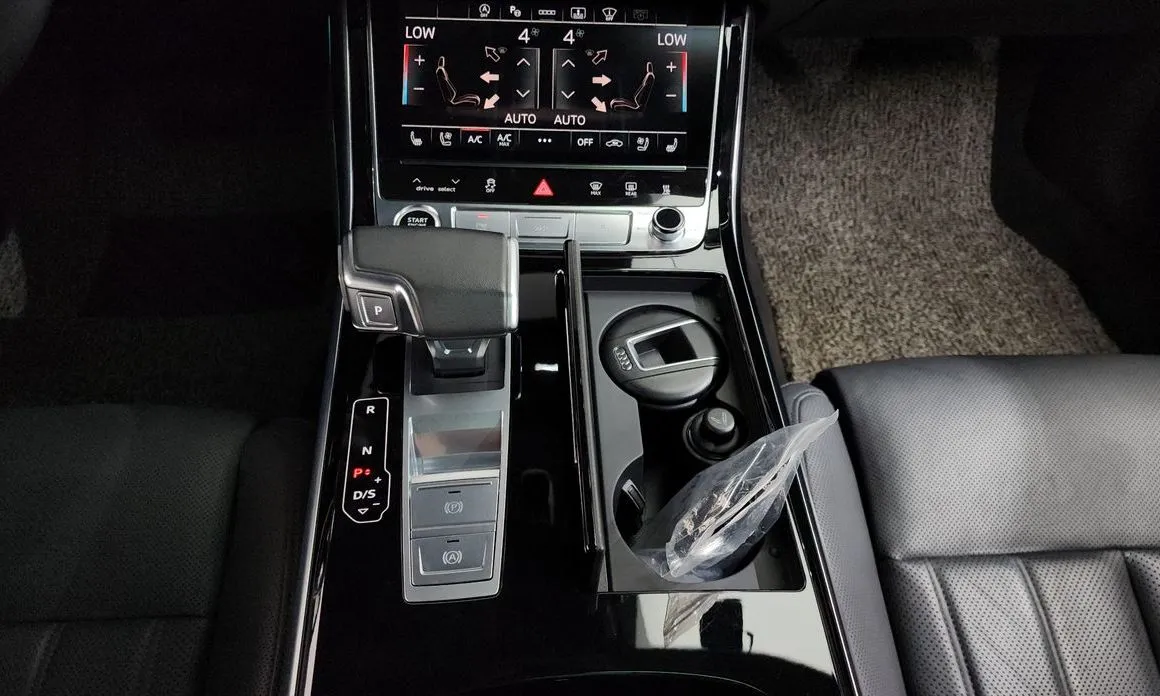 Audi A8 — фото 9