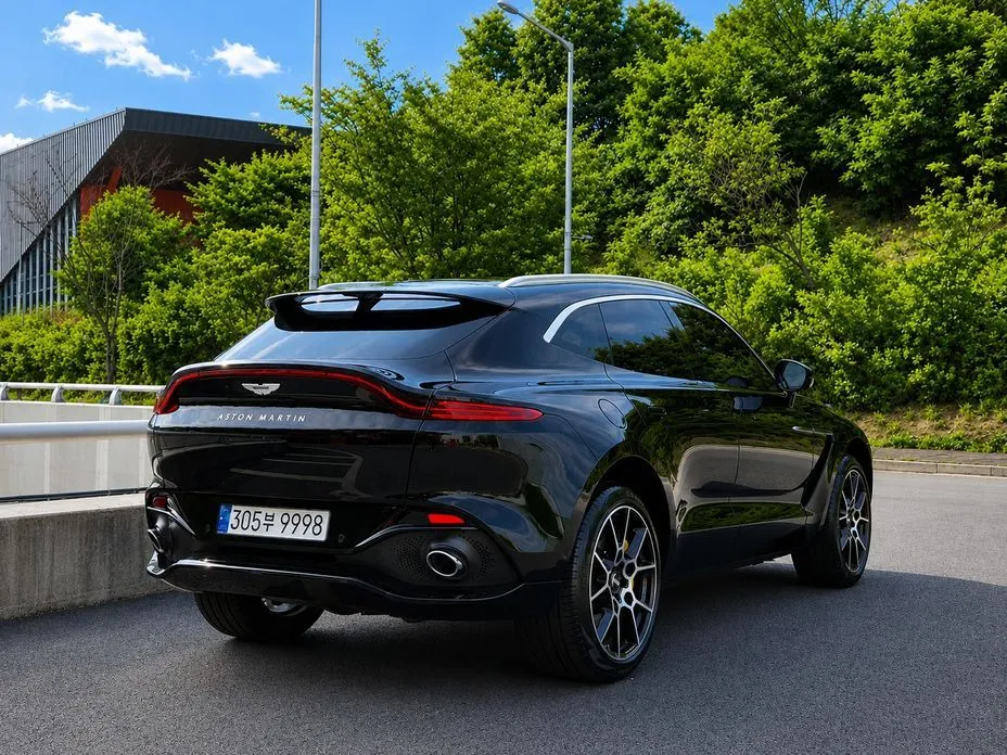 Aston Martin DBX — фото 5