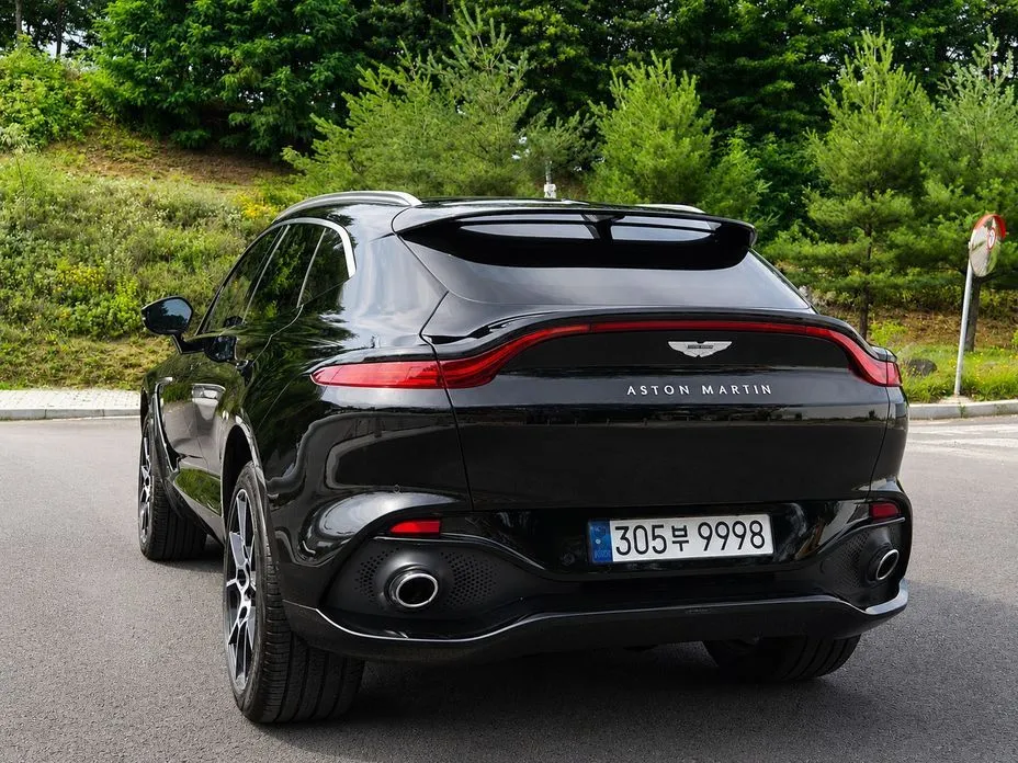 Aston Martin DBX — фото 2