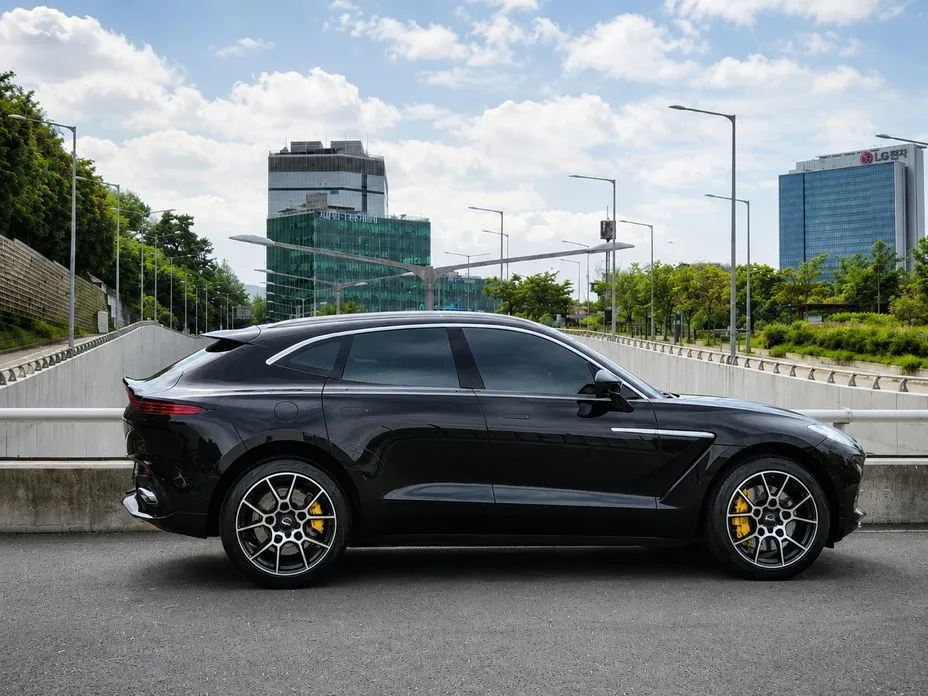 Aston Martin DBX — фото 6