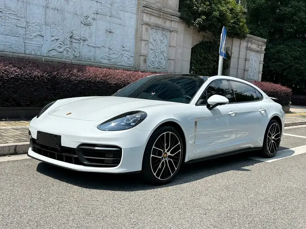Porsche Panamera — фото 1