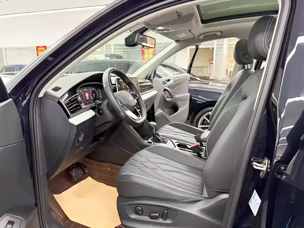 Volkswagen Tiguan L — фото 3