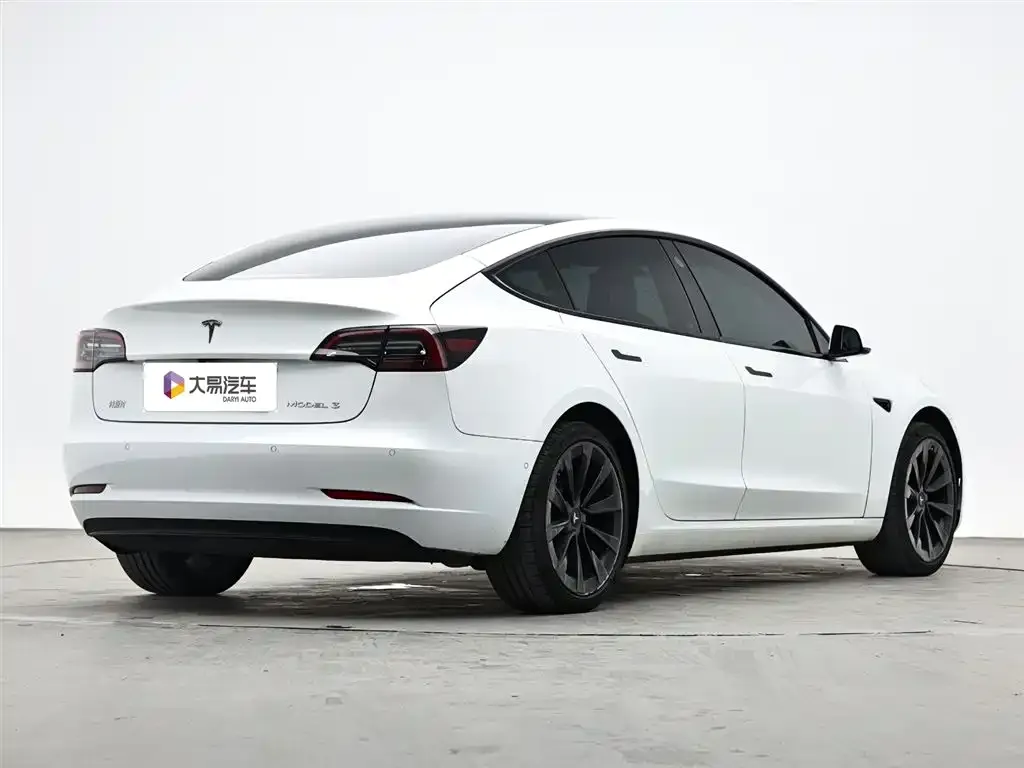 Tesla Model 3 — фото 4