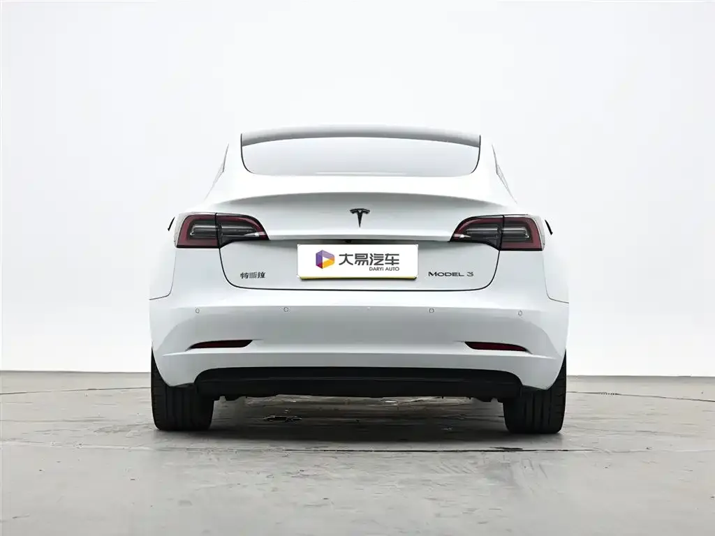 Tesla Model 3 — фото 9