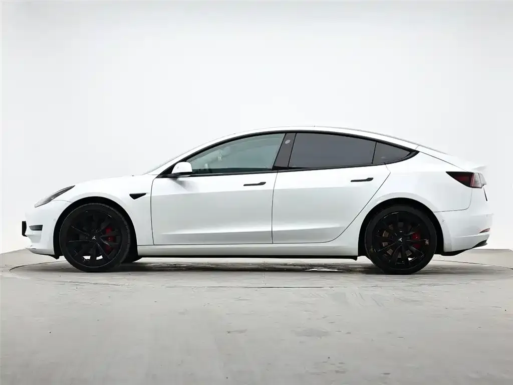 Tesla Model 3 — фото 8