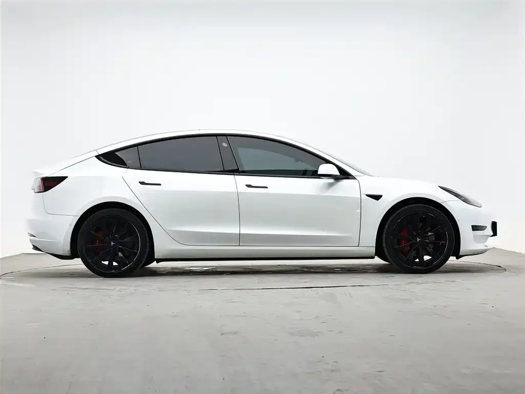 Tesla Model 3 — фото 6