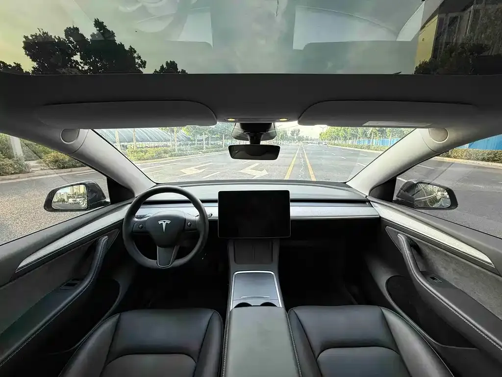 Tesla Model Y — фото 5