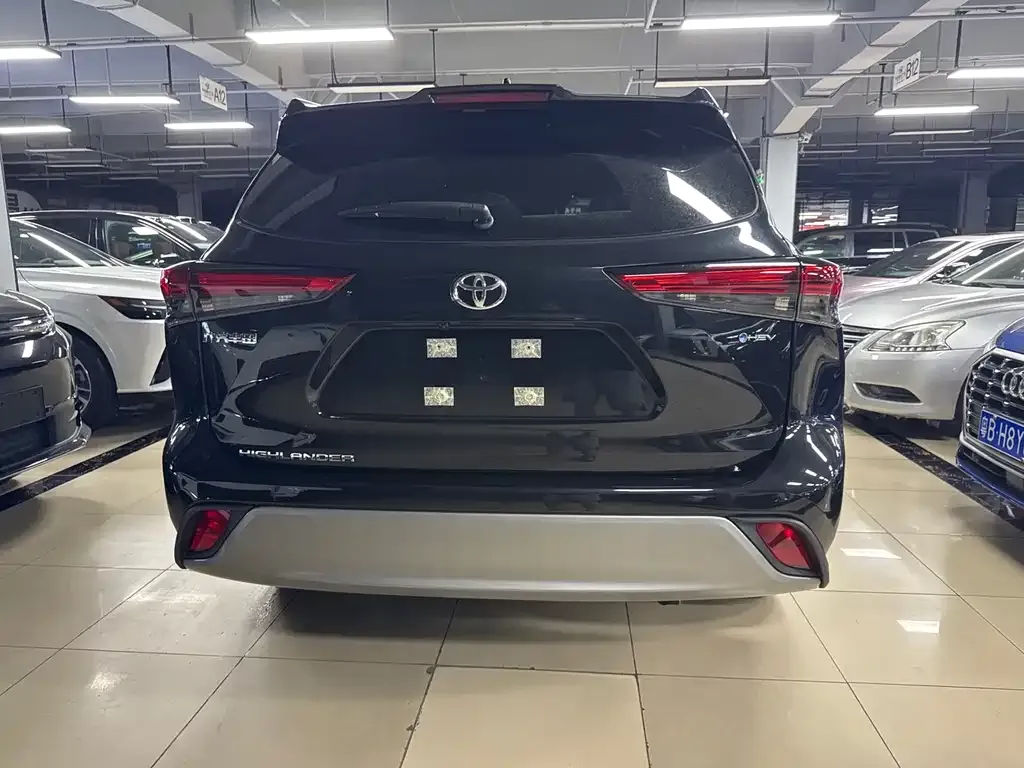 Toyota Highlander — фото 8