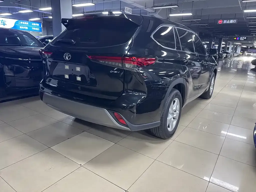 Toyota Highlander — фото 4