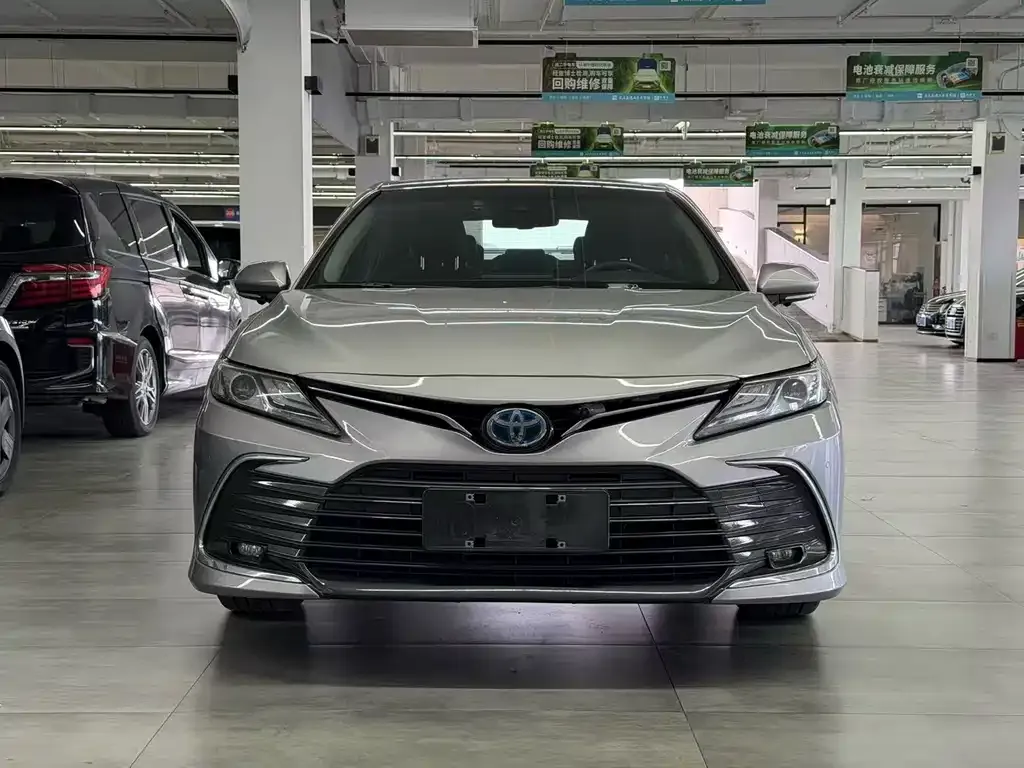 Toyota Camry — фото 3