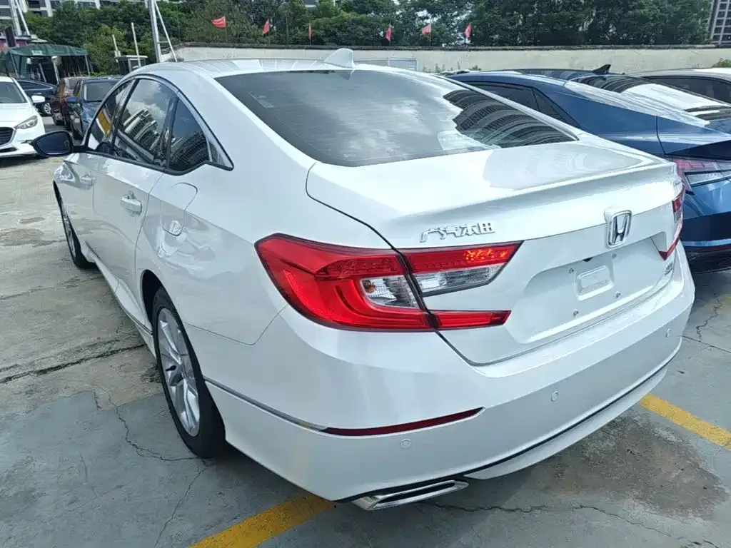 Honda Accord — фото 6