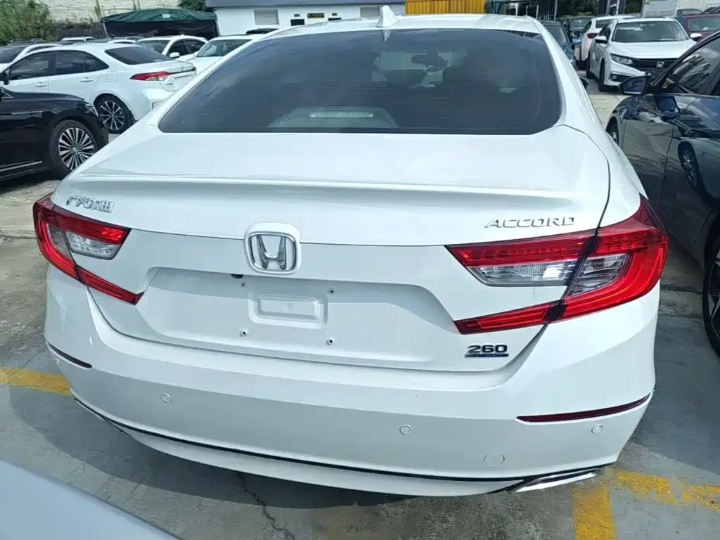 Honda Accord — фото 9