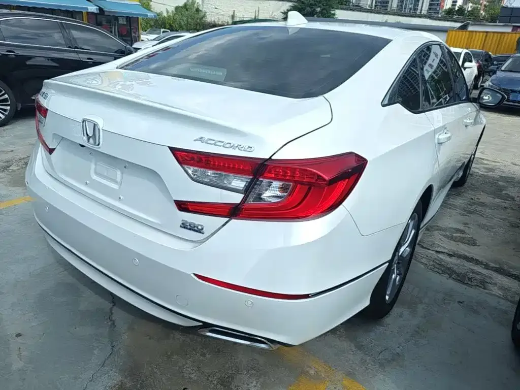 Honda Accord — фото 7