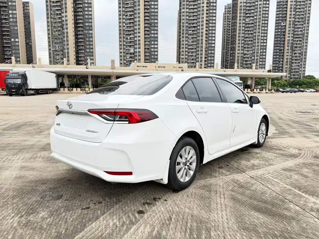 Toyota Corolla — фото 9