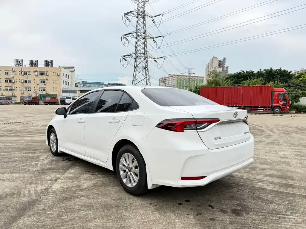Toyota Corolla — фото 6
