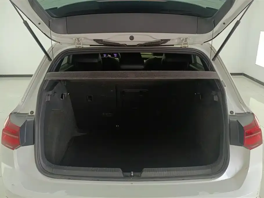 Volkswagen Golf 2021 из CN, фото 2