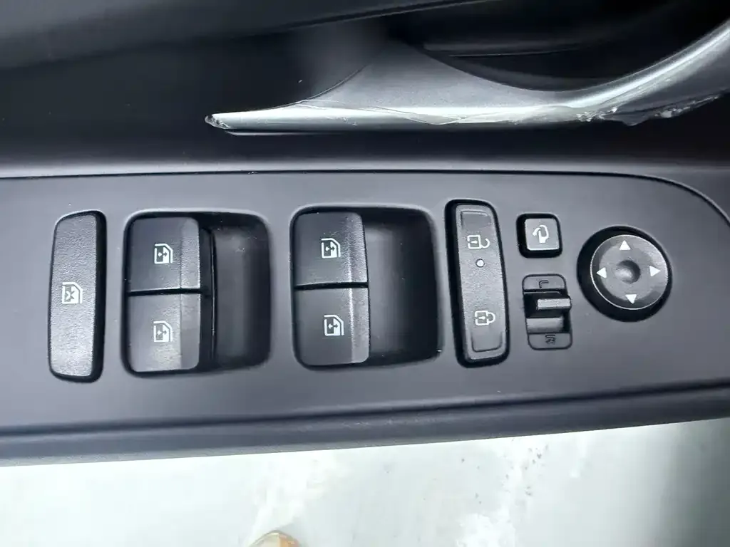 Hyundai Elantra — фото 10