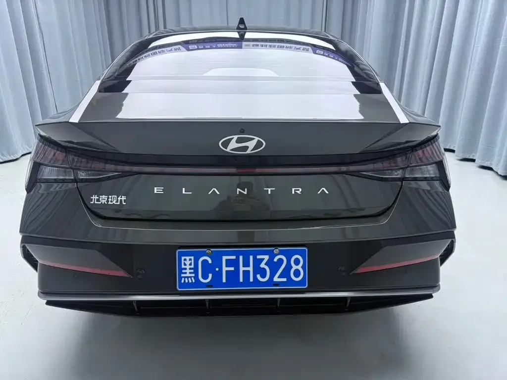Hyundai Elantra — фото 5