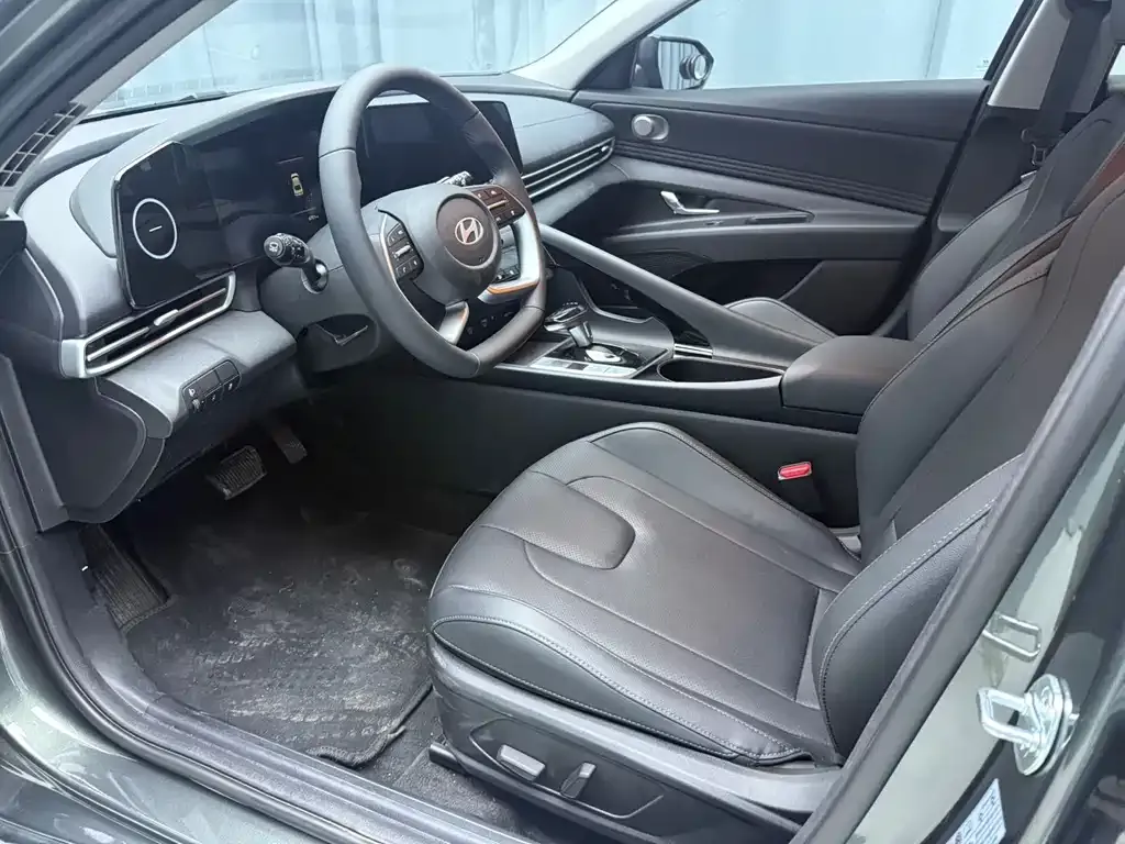 Hyundai Elantra — фото 2