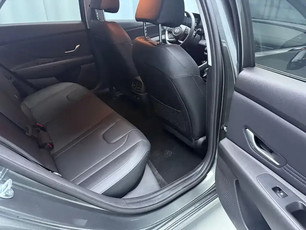 Hyundai Elantra — фото 3