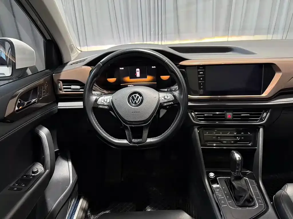 Volkswagen Tharu — фото 2