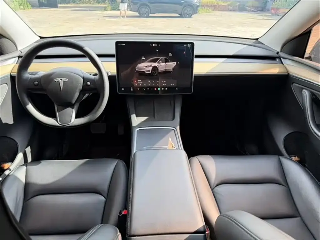 Tesla Model Y — фото 3