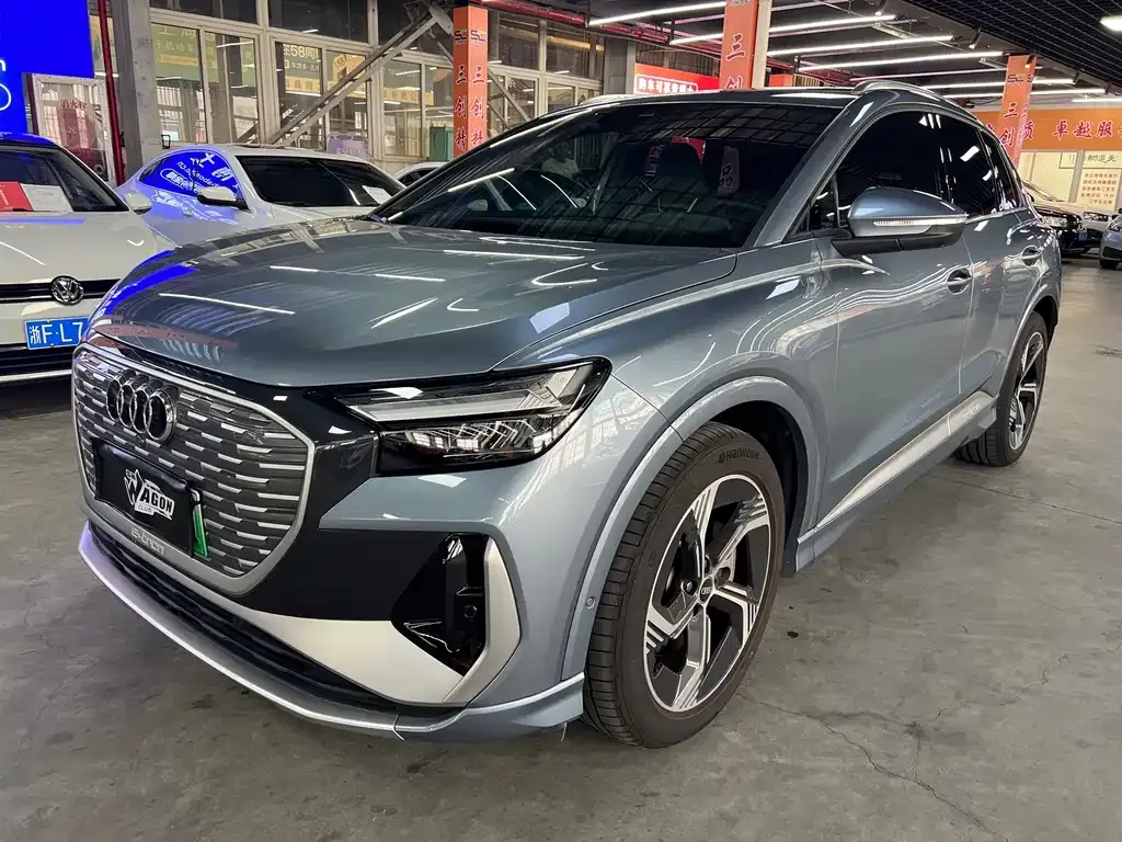 Audi Q4 e-tron — фото 1